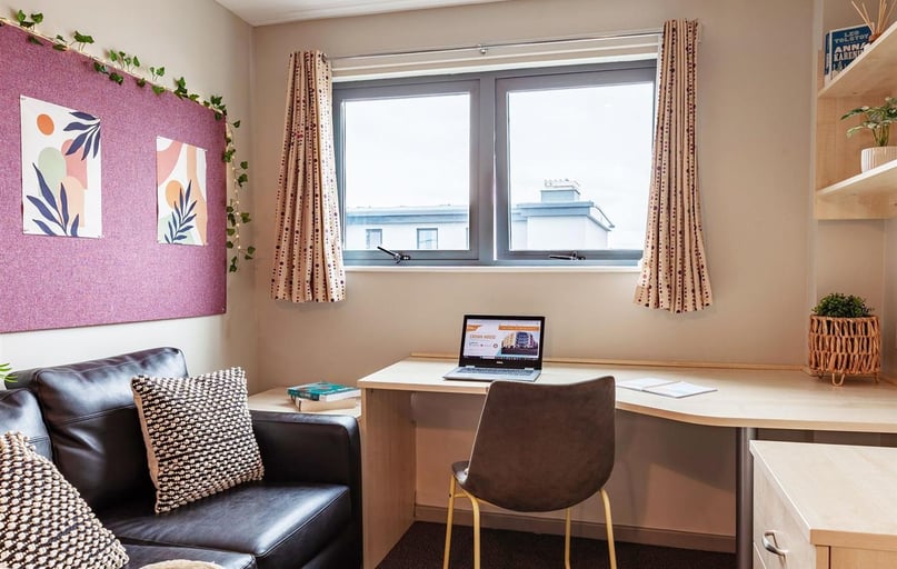 Crown Street, East Reading, Reading - Image 1